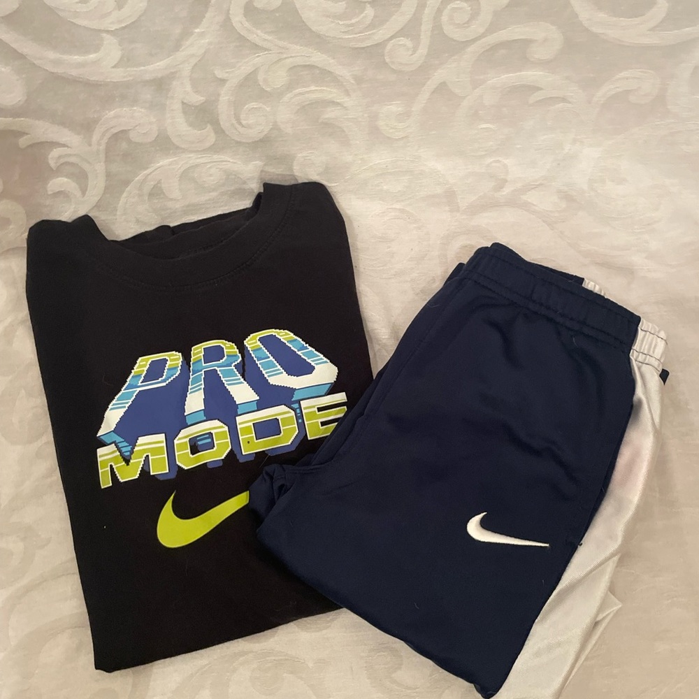 Boys Nike Set size LARGE